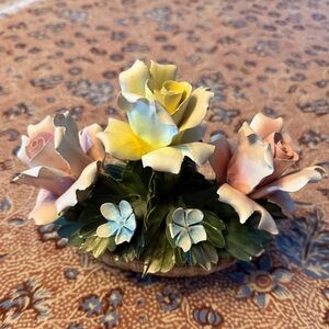 floral figurine CESAR Capodimonte by Savastano porcelain basket roses posies